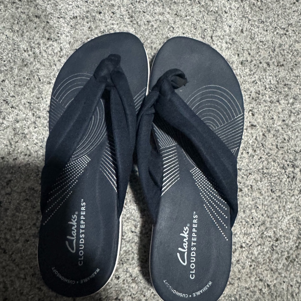 Clarks Black Fabric Thong Sandals